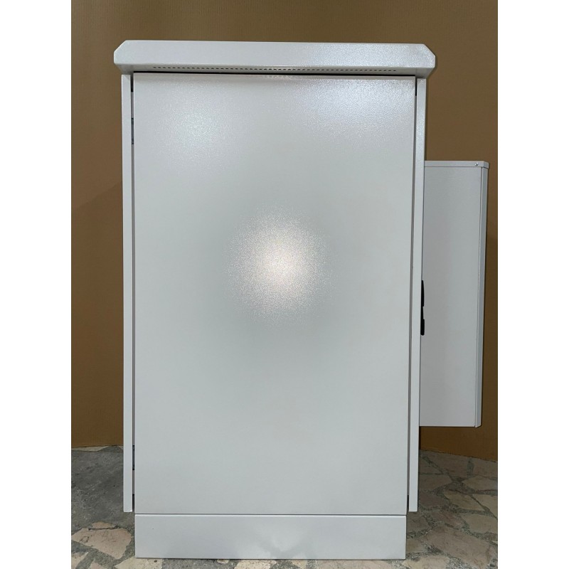 20U 19" udendørs rackskab, dobbelt væg, 600 x 600mm. 400mm dyb. Termostatreguleret 450W køler