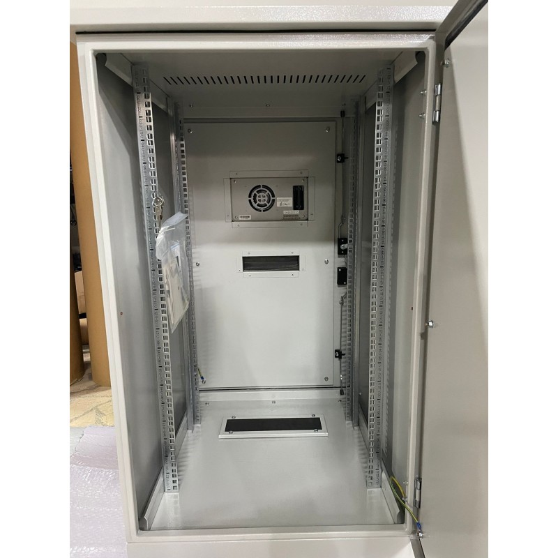 20U 19" udendørs rackskab, dobbelt væg, 600 x 600mm. 400mm dyb. Termostatreguleret 450W køler