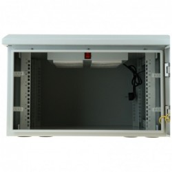6U 19" udendørs rack, 60 cm dybt, med ventilatorer installeret. IP55 forseglet
